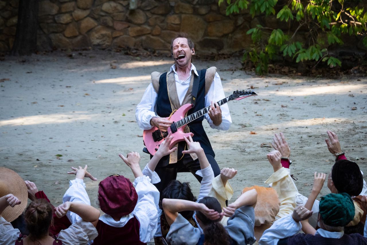 Shakespeare gives the crowd some Will Power!