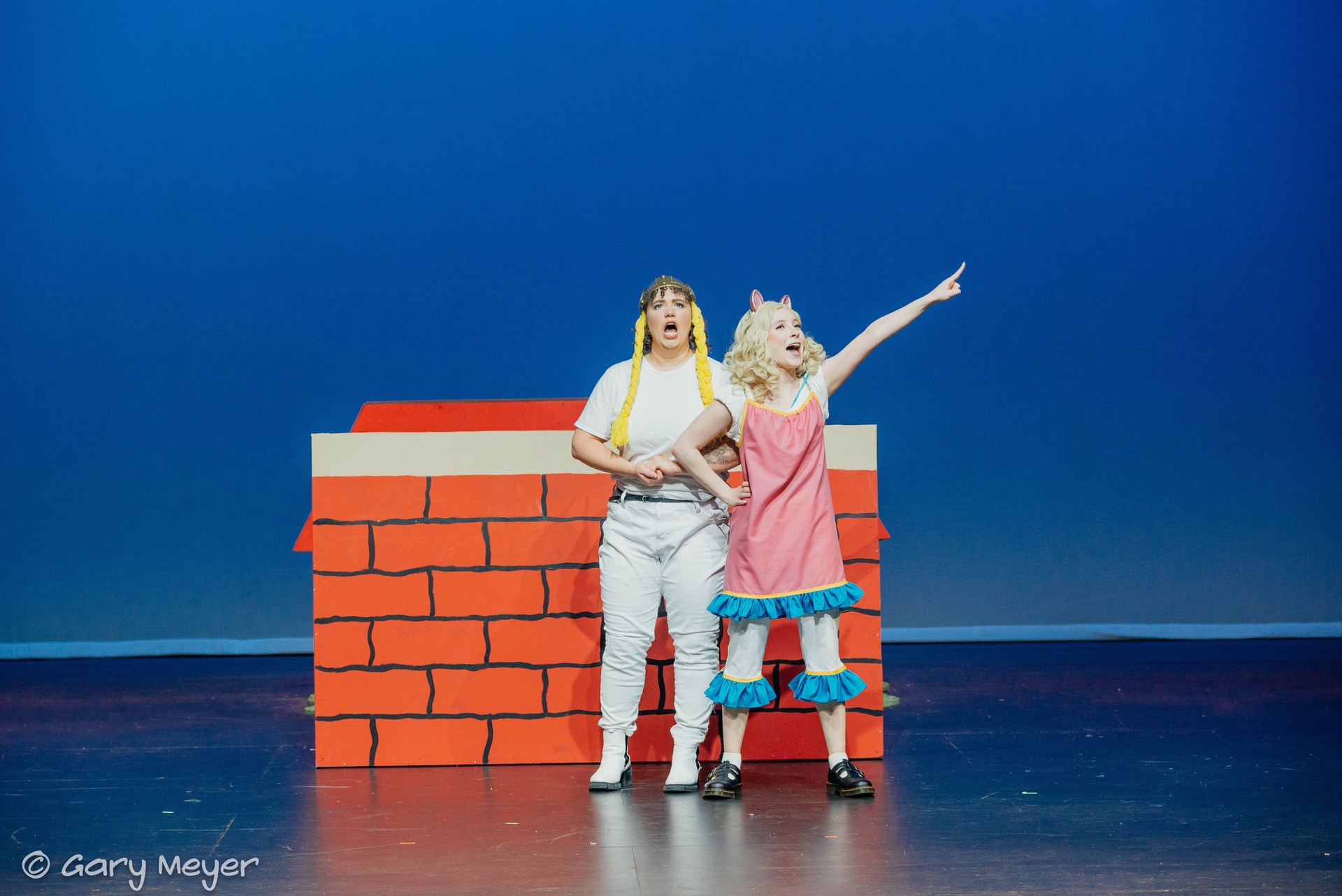 Snoopy and Sally Out Wabbit Hunting